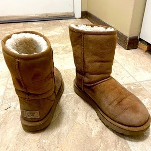 Ugg mid boots - slightly worn but in great condition!